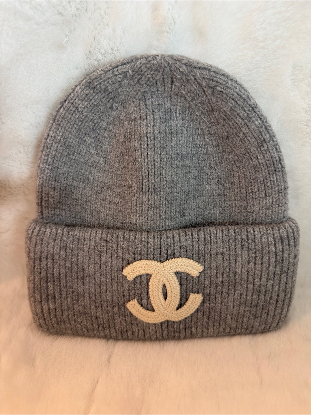 NWOT Source Unknown Gray Knit Beanie with Cream Logo Patch